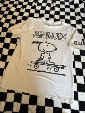 Men’s medium neff peanuts Charlie Brown tshirt (stained)